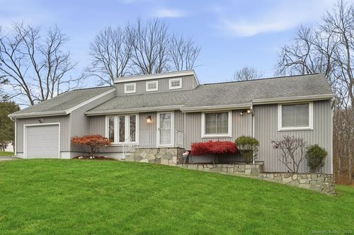 81 School House Rd, Wallingford, CT, 06492-3454 | Card Image