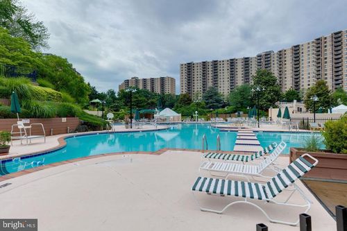 715-203 Yoakum Pkwy, ALEXANDRIA, VA, 22304-3718 | Card Image