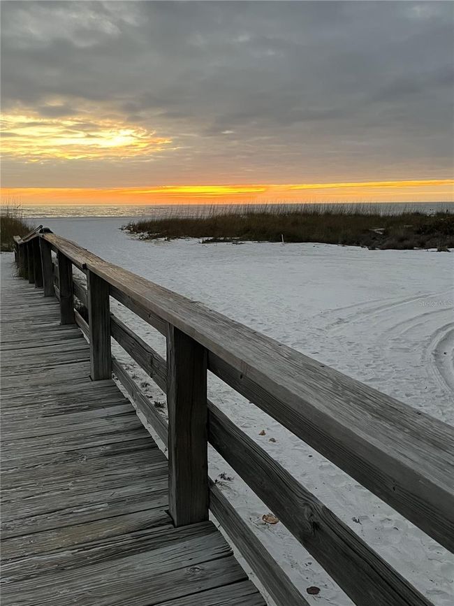 640 Fox St, House other with 2 bedrooms, 2 bathrooms and null parking in LONGBOAT KEY FL | Image 55