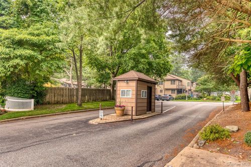 25 Jeremy Cir, Nesconset, NY, 11767-2940 | Card Image