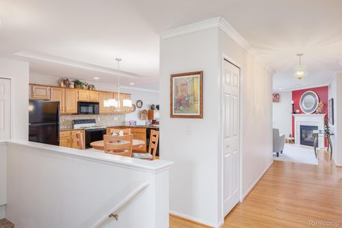 7121 Bluewater Dr, Clarkston, MI, 48348-4274 | Card Image