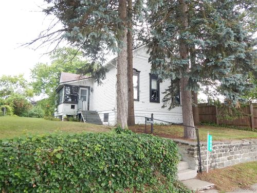2829 Wright St, Port Huron, MI, 48060-2974 | Card Image