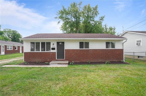 3146 33rd St Ne, Canton, OH, 44705-3877 | Card Image