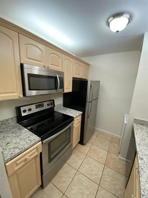 a-10194 Twin Lakes Dr, Coral Springs, FL, 33071-5354 | Card Image