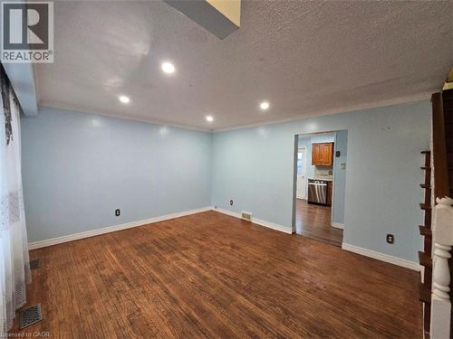 4433 Meadowvale Dr, Niagara Falls, ON, L2E5W8 | Card Image