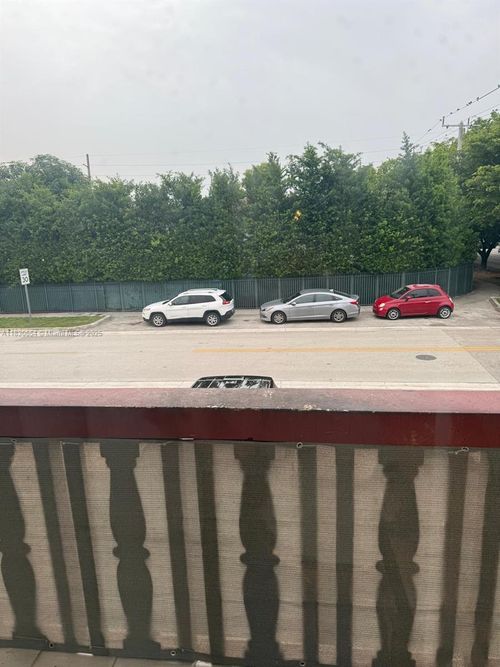 apt-15-1000 W 28th St, Hialeah, FL, 33010-1180 | Card Image