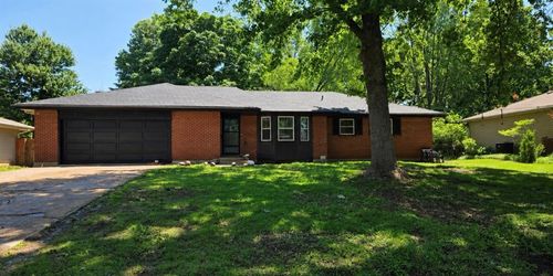 8951 Rene St, Lenexa, KS, 66215-4947 | Card Image