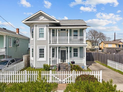 3806 Avenue S, Galveston, TX, 77550-8844 | Card Image