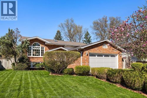 292 Ramblewood Dr, Lasalle, ON, N9J3B3 | Card Image