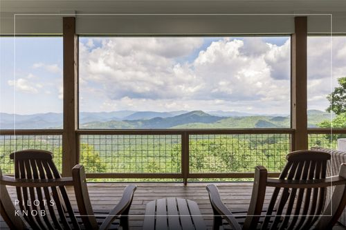 11 Owls Nest Ln, Glenville, NC, 28736-0360 | Card Image