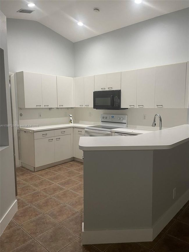 4432 - 4432 Dogwood Cir, House other with 3 bedrooms, 2 bathrooms and null parking in Weston FL | Image 10