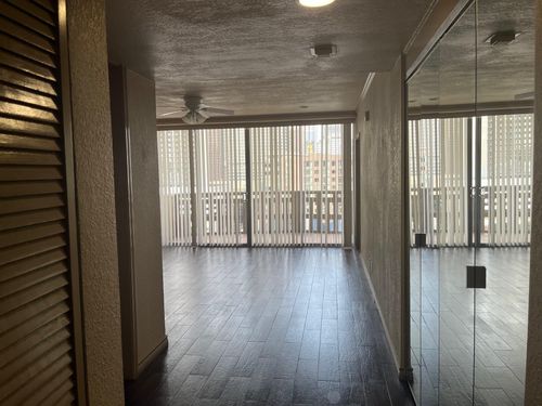 apt-911-2016 Main St, Houston, TX, 77002-8852 | Card Image