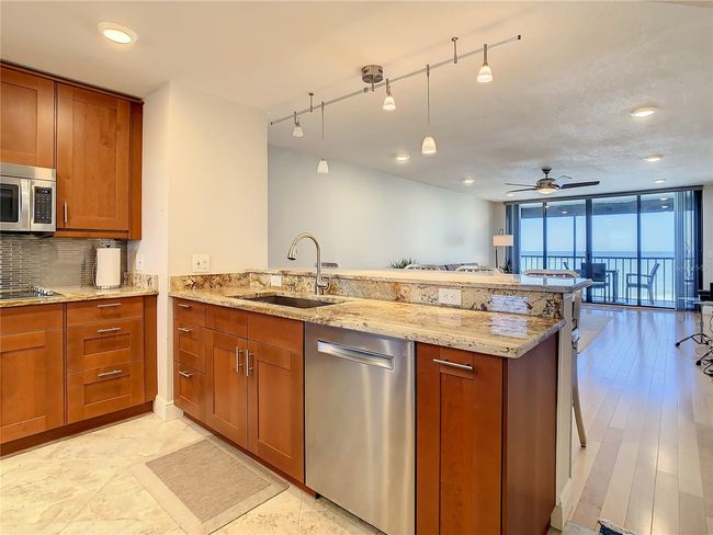 APT-516 - 18304 Gulf Blvd, Condo with 2 bedrooms, 2 bathrooms and null parking in REDINGTON SHORES FL | Image 12