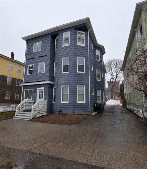 8 Pelham St, Worcester, MA, 01609-3180 | Card Image