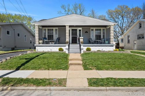 8913 Lawn Ave, Brentwood, MO, 63144-1707 | Card Image