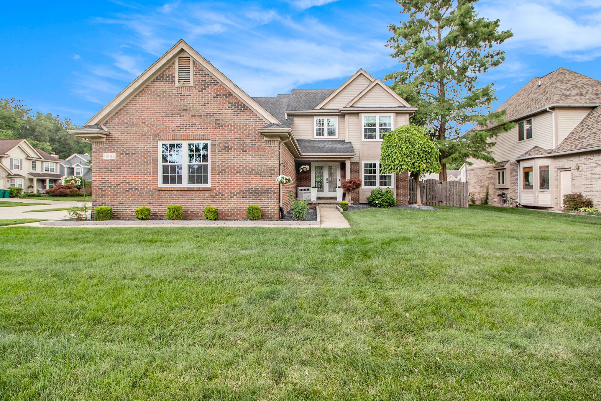 Red Oak Ln, Brownstown, MI 48193