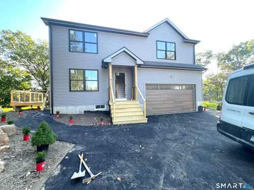 205 Red Oak Rd, Bridgeport, CT, 06606-1445 | Card Image