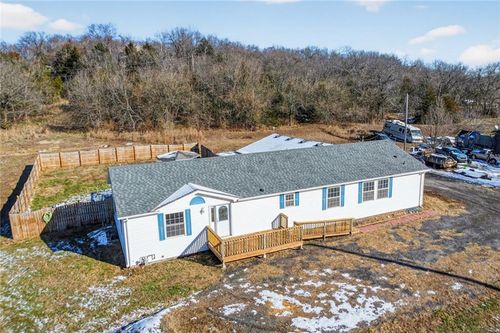 14746 Metro Ave, Bonner Springs, KS, 66012-7091 | Card Image