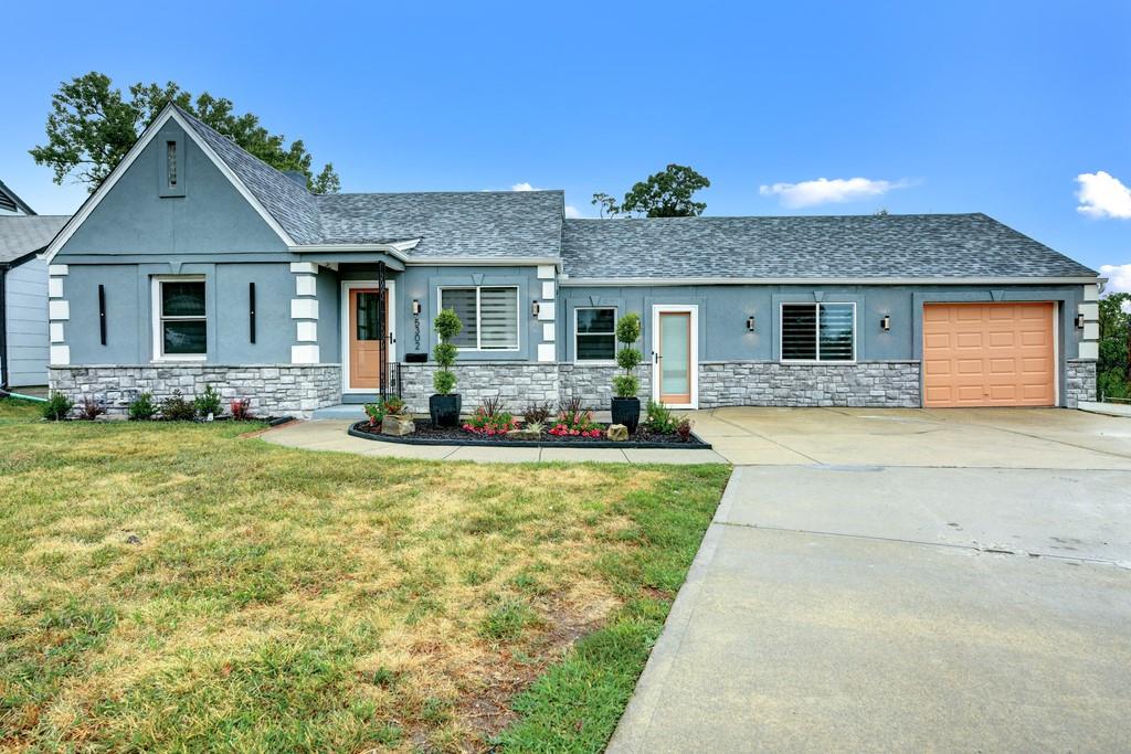 Cleveland Ave, Kansas City, MO 64130