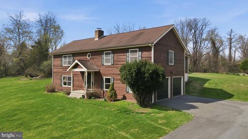 583 Morgan Grove Rd, SHEPHERDSTOWN, WV, 25443-4543 | Card Image