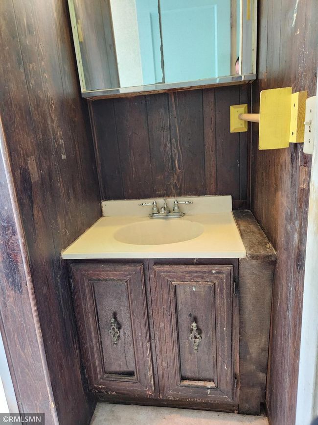 Main floor bathroom | Image 11