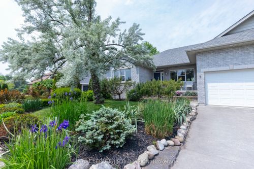 9 Victoria Ave, Lakefield, ON, K0L0A0 | Card Image