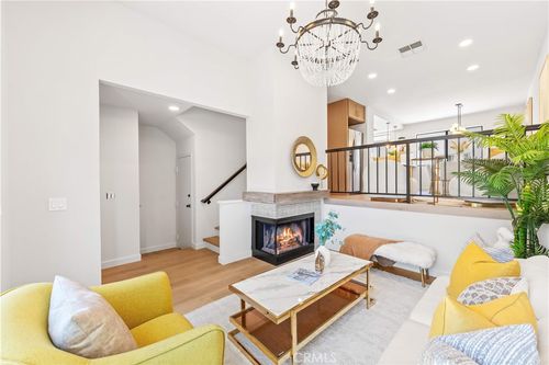 apt-3-27640 Nugget Dr, Canyon Country, CA, 91387-4232 | Card Image