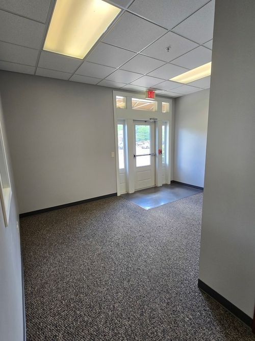 4935 Utica Ridge Rd, Davenport, IA, 52807-3028 | Card Image