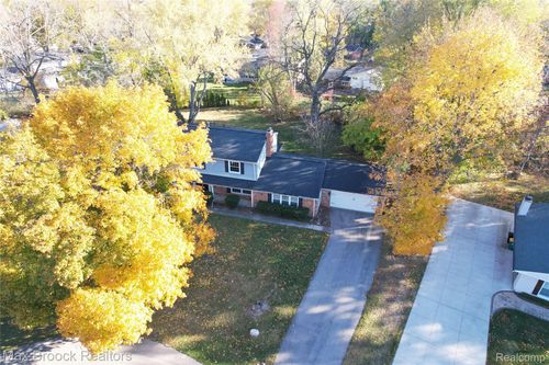30024 Beacontree St, Farmington Hills, MI, 48331-2103 | Card Image