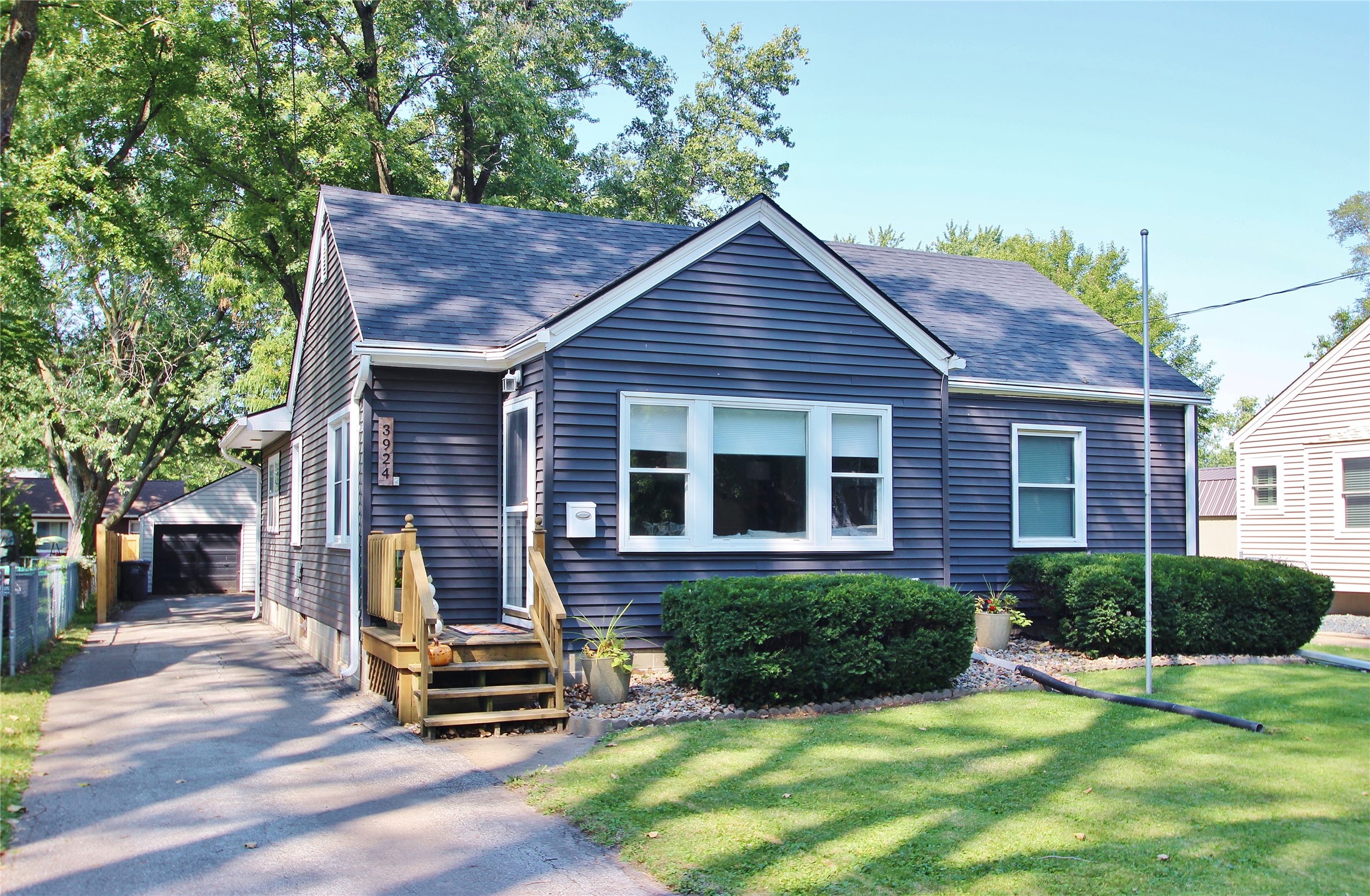 41st St, Des Moines, IA 50310