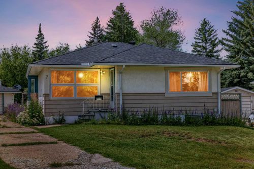 7 Glenmount Cres Sw, Calgary, AB, T3E4B3 | Card Image