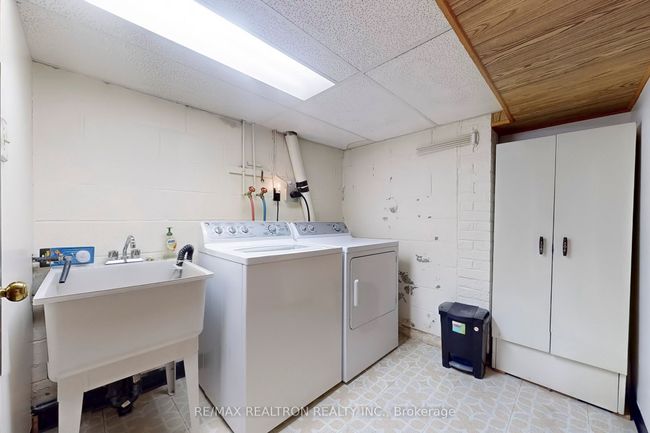 140 Lisgar St, House attached with 3 bedrooms, 2 bathrooms and null parking in Toronto ON | Image 22