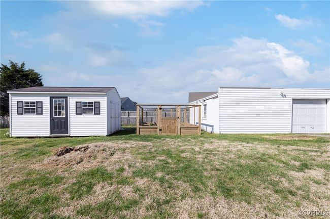 View of yard with a garden and an outbuilding | Image 32