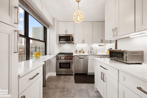 19ef-345 E 80th St, New York, NY, 10075-0644 | Card Image