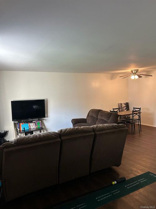 apt-g-17 White Gate Dr, Wappingers Falls, NY, 12590-5070 | Card Image