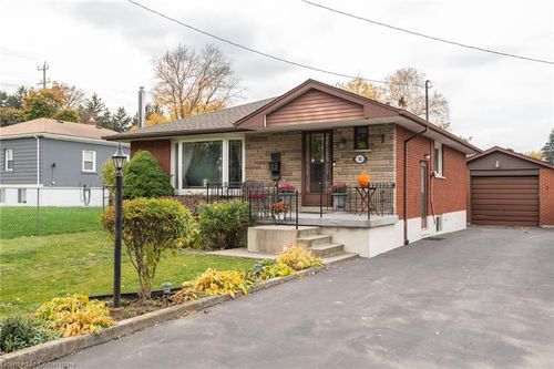 182 W 23rd St, Hamilton, ON, L9C4V9 | Card Image