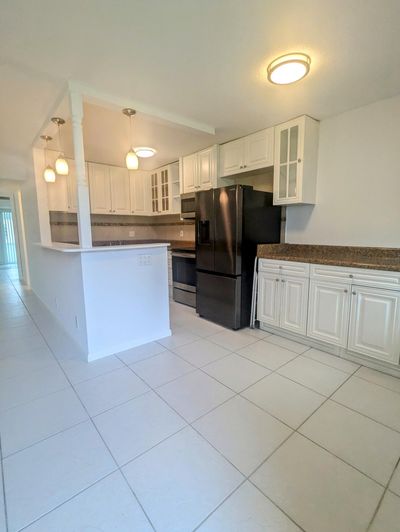 226 - 226 Coventry J, Condo with 2 bedrooms, 1 bathrooms and null parking in West Palm Beach FL | Image 3