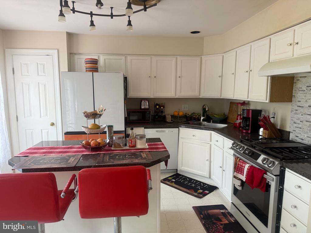 Residential in LAUREL 4