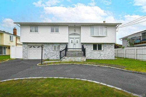107 Beverly Rd, Massapequa, NY, 11758-8059 | Card Image