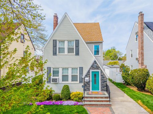 282 Houston Ave, Mineola, NY, 11501-1405 | Card Image
