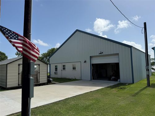 94 Trout St, Palacios, TX, 77465-1751 | Card Image