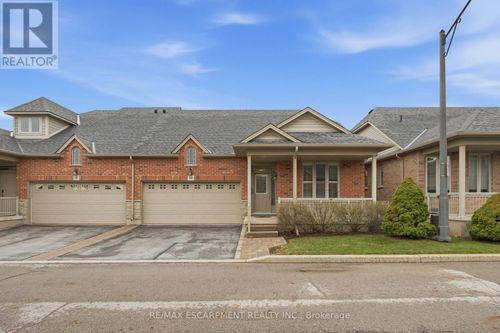 10-2165 Itabashi Way, Burlington (Tansley), ON, L7M0A2 | Card Image
