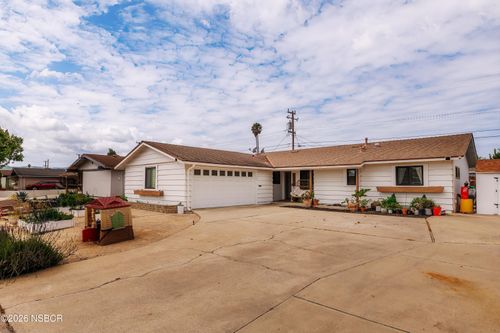 1305 N 1st Pl, Lompoc, CA, 93436 | Card Image