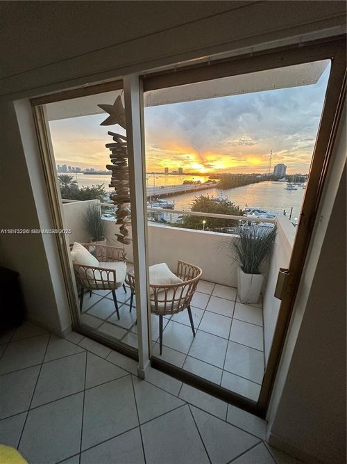 407-7904 West Dr, North Bay Village, FL, 33141-5592 | Card Image