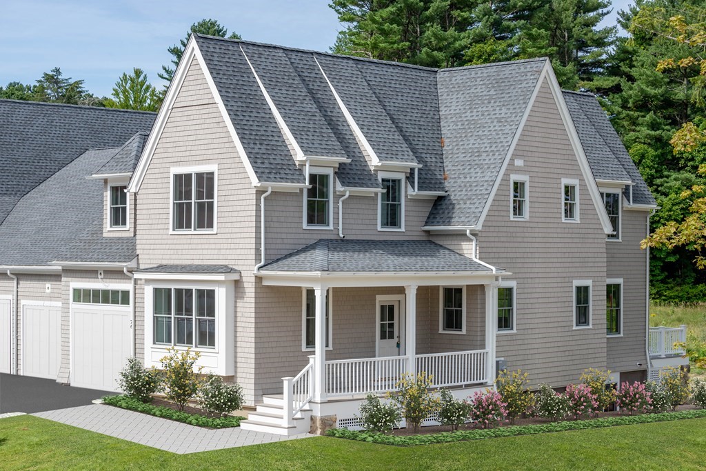 Wolcott Woods Ln, Milton, MA 02186