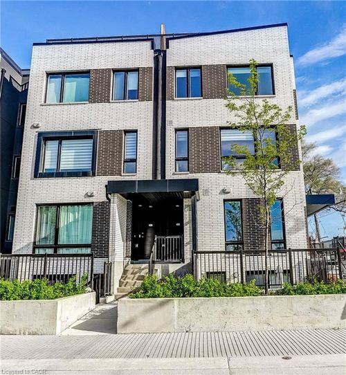 th16-40 Gardens Cres, East York, ON, M4B1T5 | Card Image