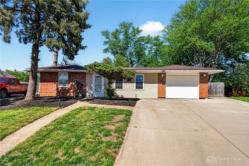 1392 Chinook Ct, Xenia, OH, 45385-4305 | Card Image