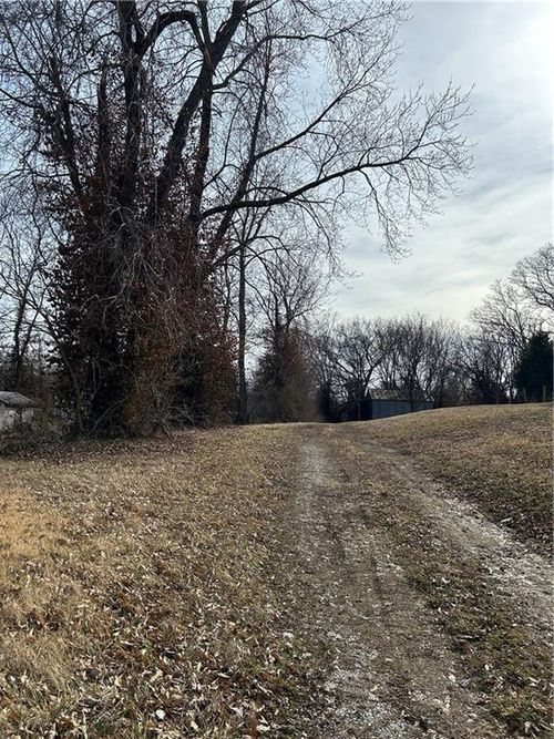 117 W South St, Richmond, MO, 64085-2141 | Card Image