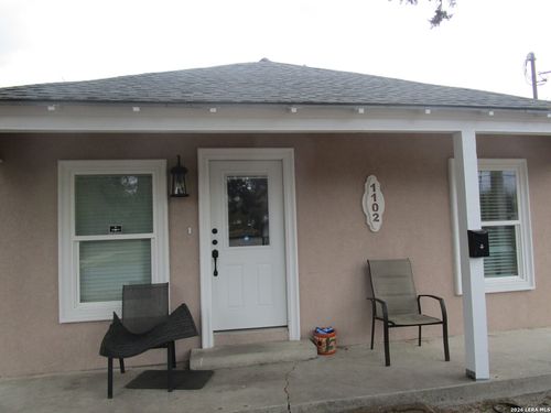 1102 N Saint Marys St, Beeville, TX, 78102-3423 | Card Image