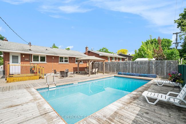1208 Stanton Rd, House other with 3 bedrooms, 2 bathrooms and 5 parking in Ottawa ON | Image 16